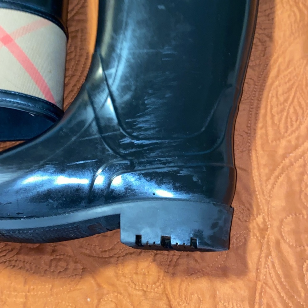 Burberry rain boots.sz 38 ❤️❤️❤️ - Picture 3 of 11